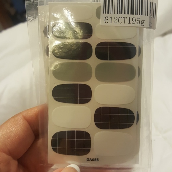 Instant Manicure 3/12 - Picture 2 of 3